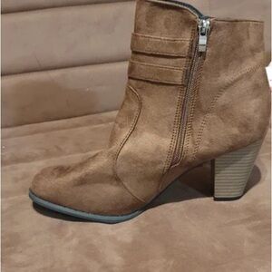 Elegant Tan Suede Heeled Boots